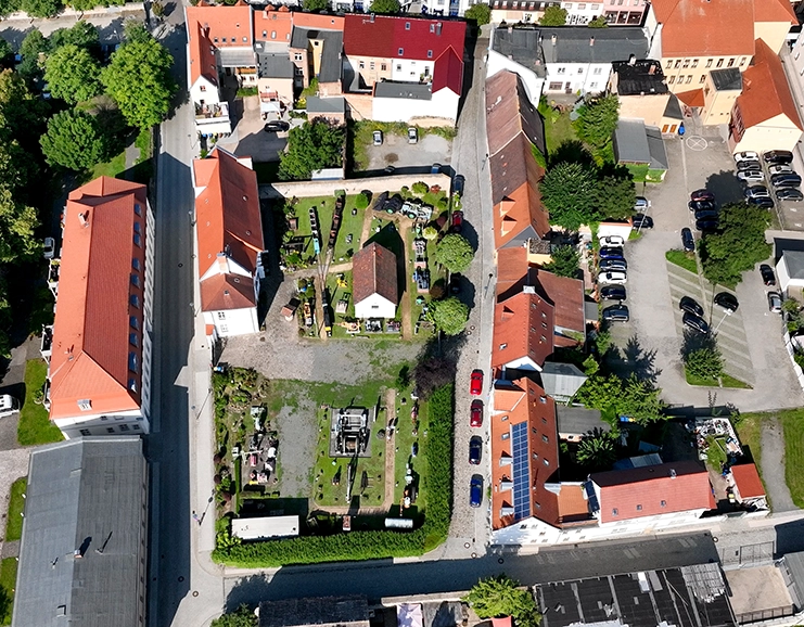 Luftaufnahme, welche das Museum und dessen Innenhof zeigt